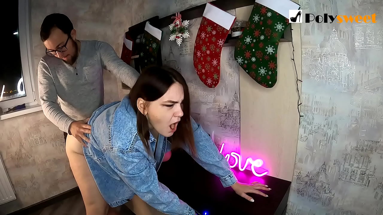 ポニーテールの美少女のアナルを口とチンコでファックして楽しんだ男