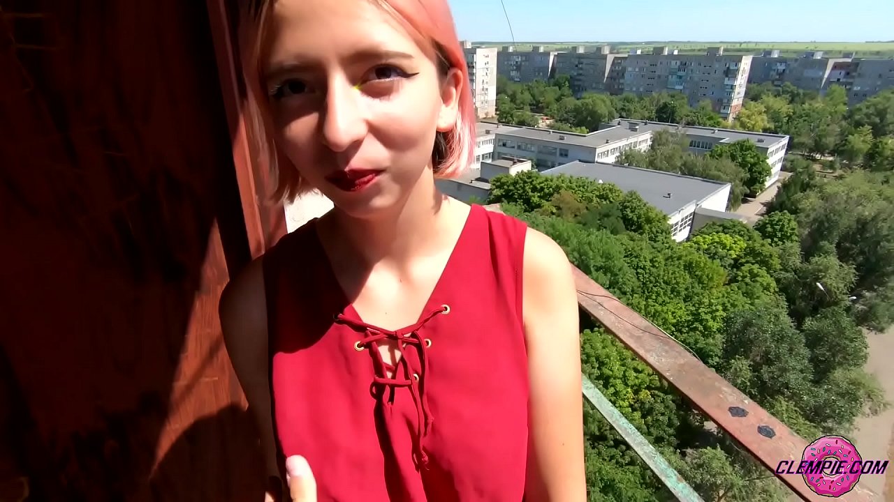 学生官能がアウトバックで見知らぬ男にフェラチオ~顔にザーメンをかける